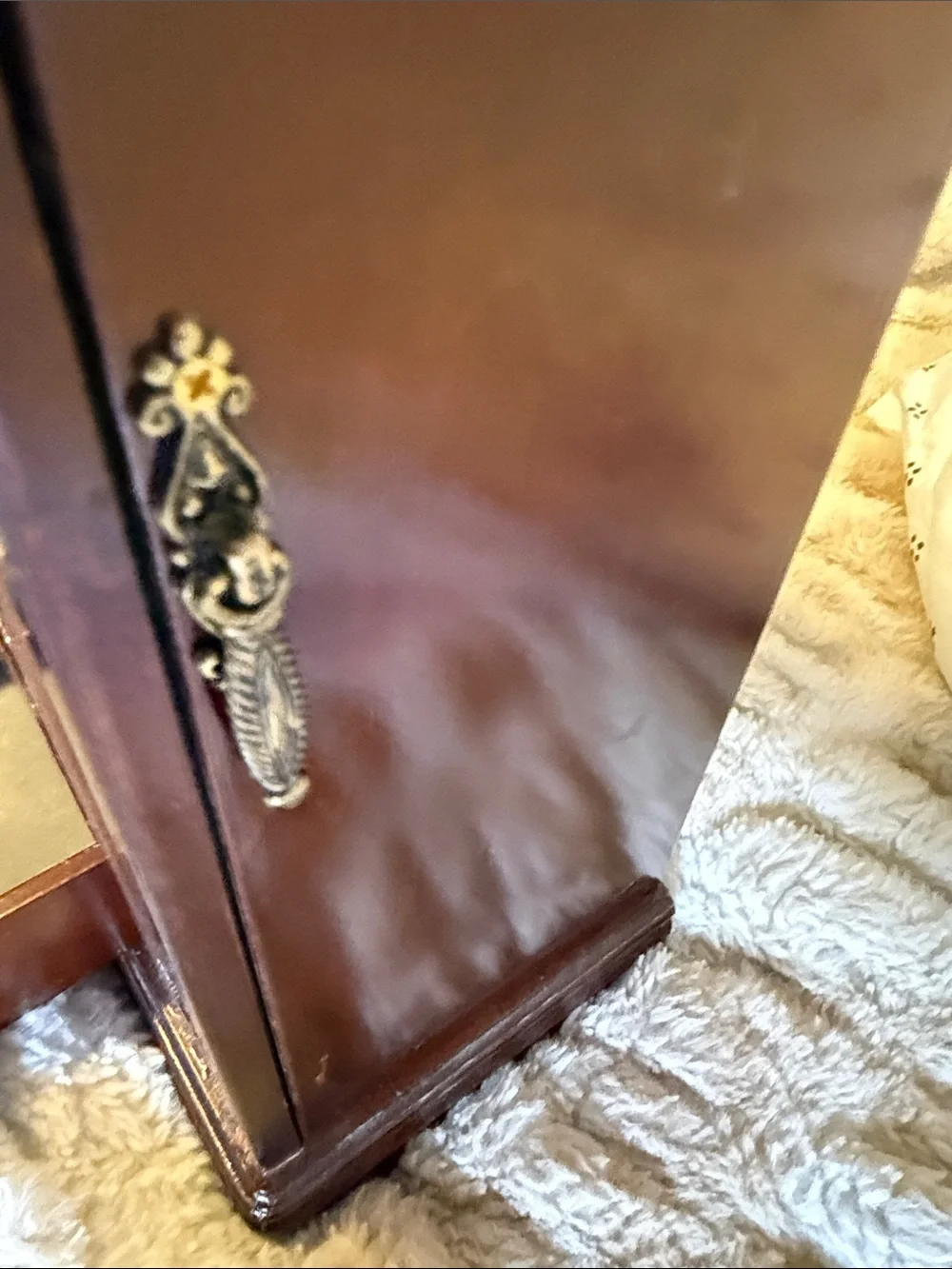 Mahogany Finish Jewelry Chest